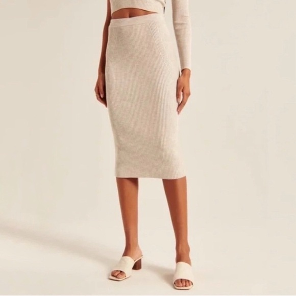 | abercrombie & fitch • cream heathered ribbed sweater skirt • large | - Picture 1 of 7